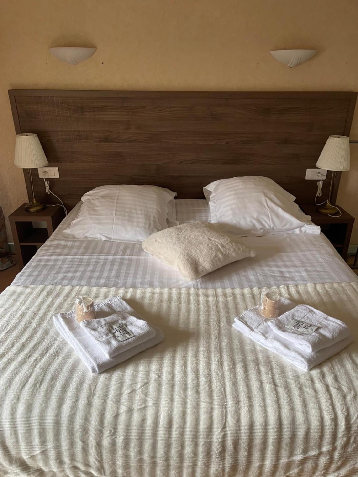 Hotel Du Commerce Semur-en-Auxois Eksteriør billede